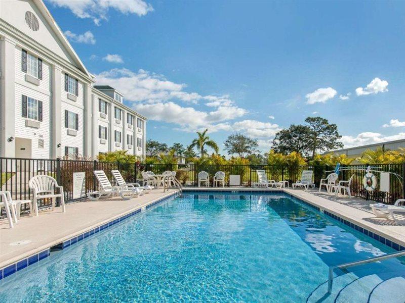 Quality Inn Palm Bay - Melbourne I-95 Buitenkant foto