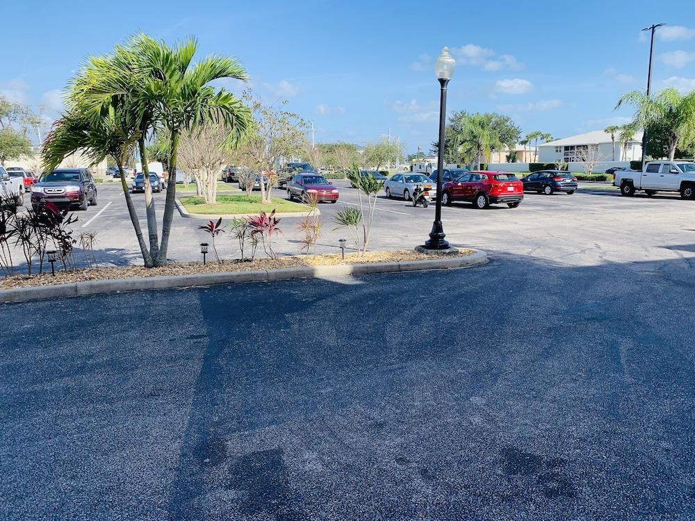Quality Inn Palm Bay - Melbourne I-95 Buitenkant foto